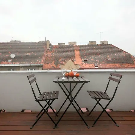 아파트 Studio With Balcony & Parking Near Centre